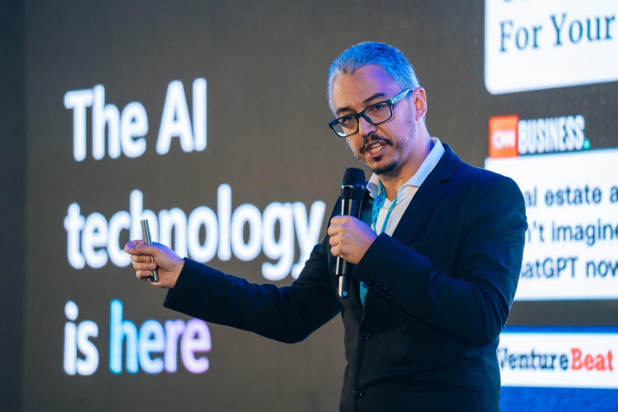 Optimize banking operations with Gen AI - Marco Silva at ebankIT Summit 2023